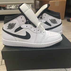 Jordan 1 White/Black Colorway Size 9